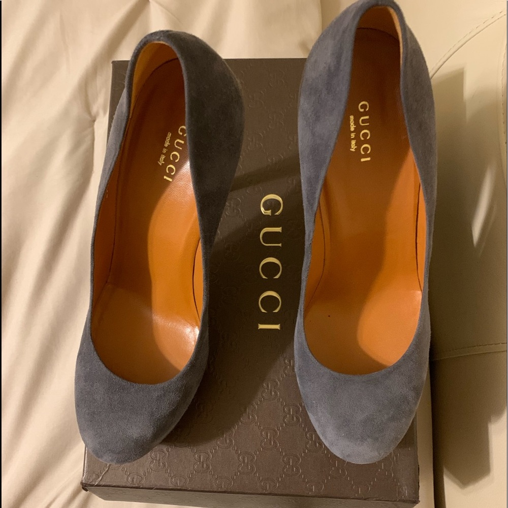 Gucci woman’s gray suede, high heel, size 9, Euro 39 shoe.